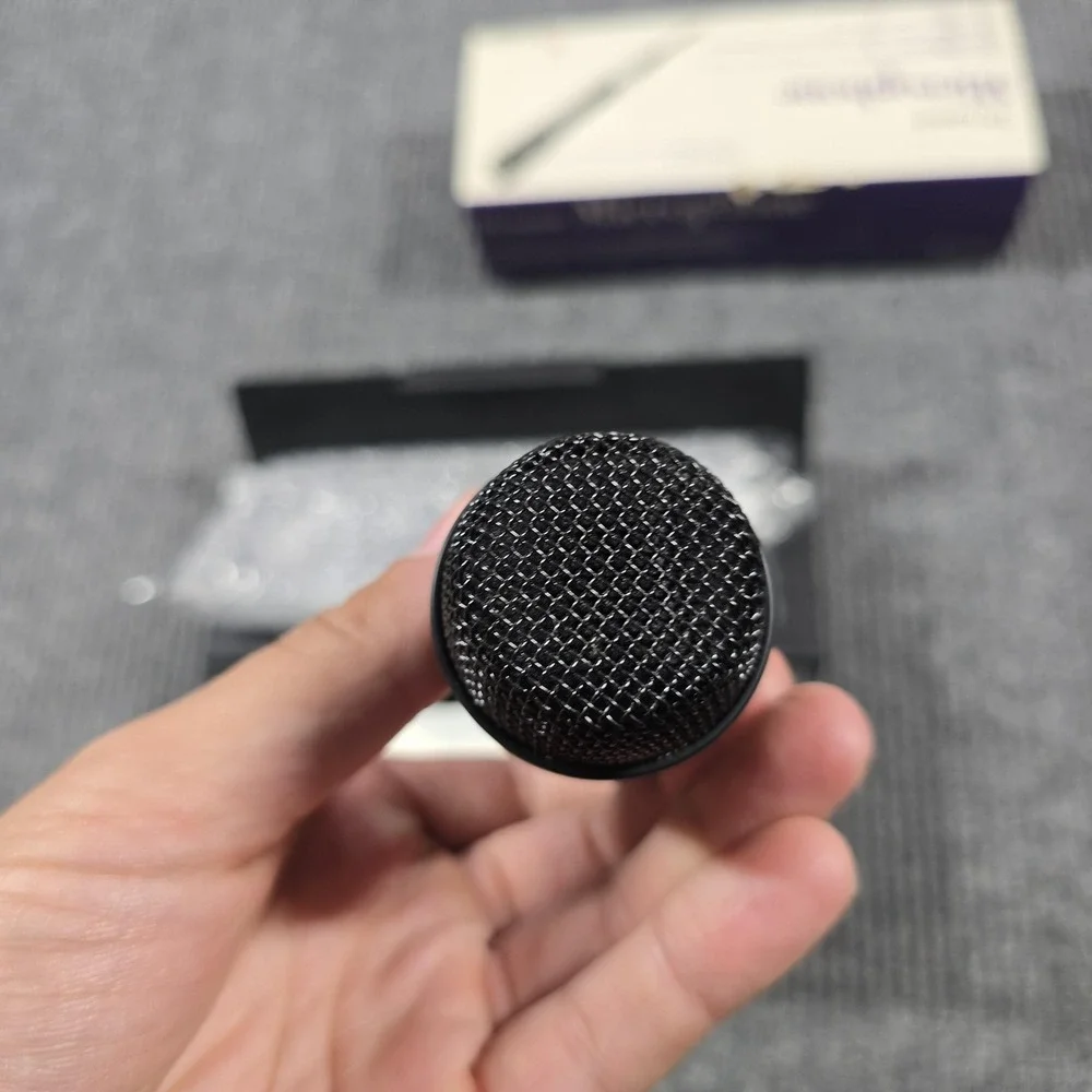 RadioShack Dynamic Microphone 33-3002 Unidirectional XLR Vocalist Announcer Case